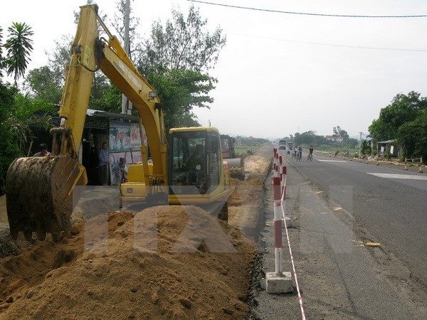 Deputy Prime Minister Nguyen Xuan Phuc starts the expansion of National Highway 1A - ảnh 1